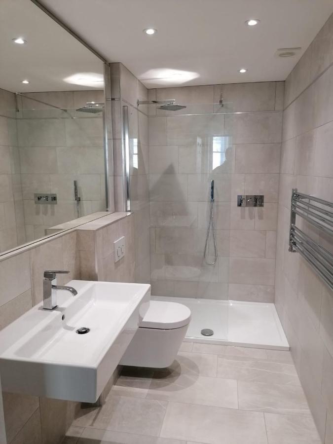 Spinnaker - Self Catering Apartment, Тенби Экстерьер фото