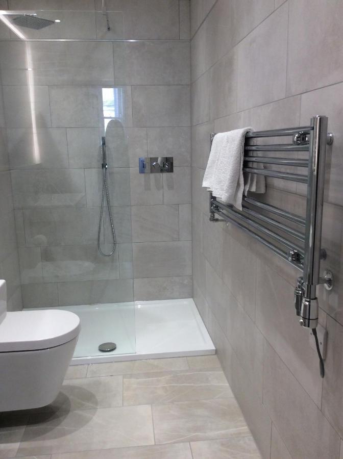 Spinnaker - Self Catering Apartment, Тенби Экстерьер фото