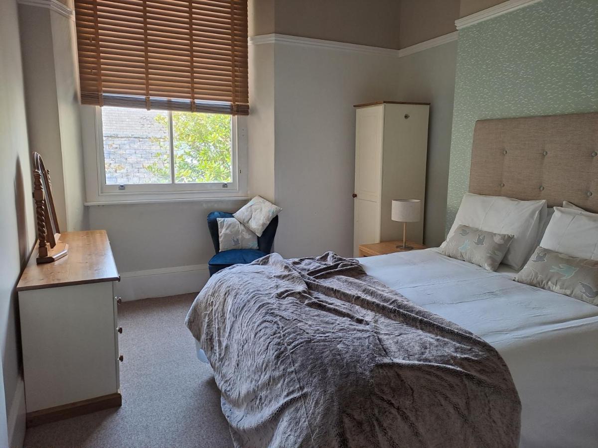 Spinnaker - Self Catering Apartment, Тенби Экстерьер фото
